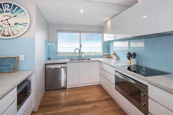 Busselton Beach House (12/04/2018 - Credits: Peter Hughes Photography - Busselton WA)