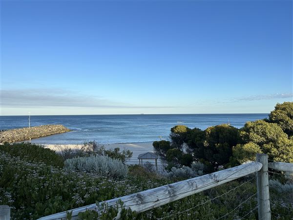 Cottesloe Beach - Footpaths and Sundials (7/12/2022 - Credits: Crystal Munitich McCallum)