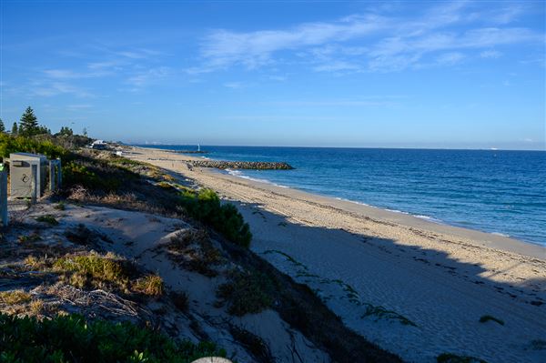 Floreat Beach (3/06/2025 - Credits: Xander Kabat)