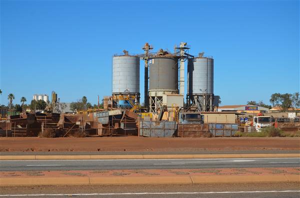 Port Hedland - Road heading south (3/10/2016 - Credits: Chris Veerhuis)