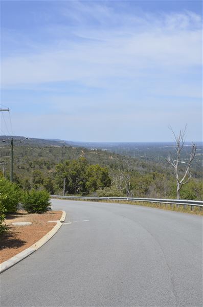 Zig Zag Scenic Drive - An iconic destination for both local community members and tourist alike located in the Gooseberry Hill National Park. Scenic and panoramic views of sunset, Perth City, Perth Airport (22/08/2022 - Credits: City of Kalamunda)