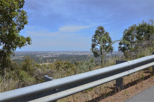 Zig Zag Scenic Drive - An iconic destination for both local community members and tourist alike located in the Gooseberry Hill National Park. Scenic and panoramic views of sunset, Perth City, Perth Airport (22/08/2022 - Credits: City of Kalamunda)