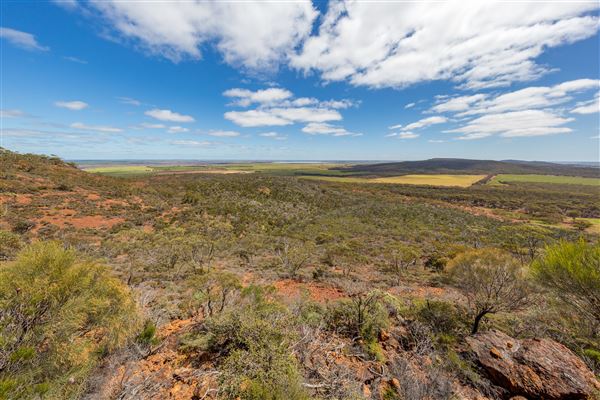 Mount Matilda Walking Trail (11/10/2022 - Credits: Tourism Western Australia)