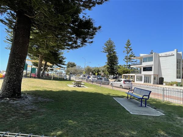 Cottesloe Streets (29/11/2022 - Credits: Crystal Munitich McCallum)