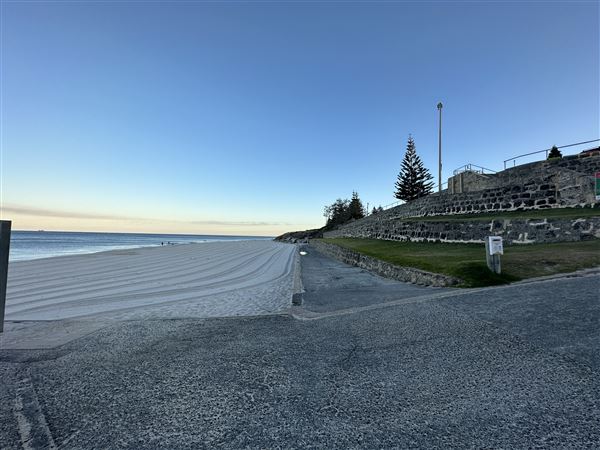 Cottesloe Beach - Cottesloe Beach in the Morning (7/12/2022 - Credits: Crystal Munitich McCallum)