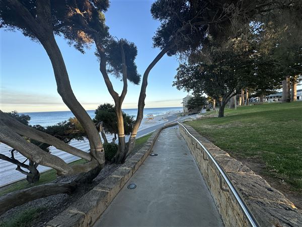 Cottesloe Beach - Cottesloe Beach in the Morning (7/12/2022 - Credits: Crystal Munitich McCallum)