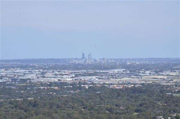 Zig Zag Scenic Drive - An iconic destination for both local community members and tourist alike located in the Gooseberry Hill National Park. Scenic and panoramic views of sunset, Perth City, Perth Airport (22/08/2022 - Credits: City of Kalamunda)