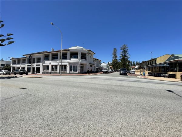 Cottesloe Streets (29/11/2022 - Credits: Crystal Munitich McCallum)