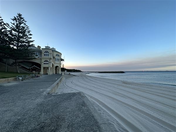 Cottesloe Beach - Cottesloe Beach in the Morning (7/12/2022 - Credits: Crystal Munitich McCallum)