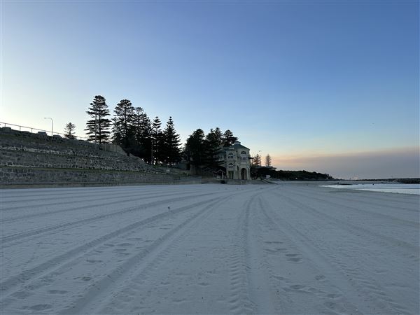 Cottesloe Beach - Cottesloe Beach in the Morning (7/12/2022 - Credits: Crystal Munitich McCallum)