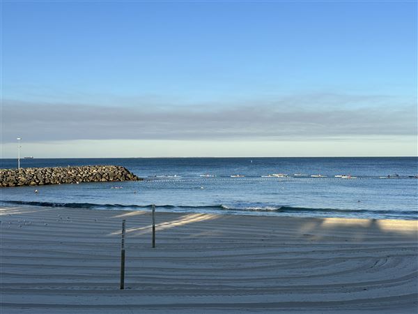 Cottesloe Beach - Cottesloe Beach in the Morning (7/12/2022 - Credits: Crystal Munitich McCallum)