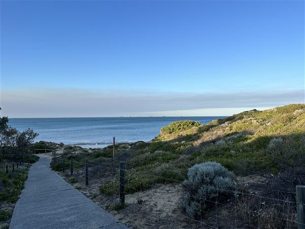 Cottesloe Beach - Footpaths and Sundials (7/12/2022 - Credits: Crystal Munitich McCallum)