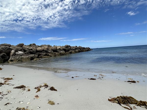 Dutch Inn Beach - Groyne & Footpath (7/12/2022 - Credits: Crystal Munitich McCallum)