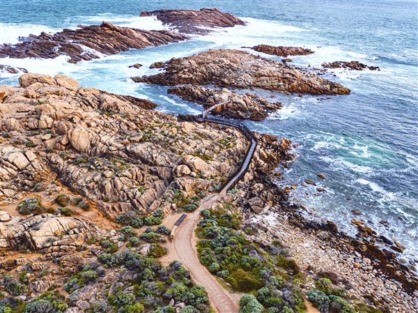 Yallingup - Canal Rocks (9/03/2023 - Credits: Tourism Western Australia)